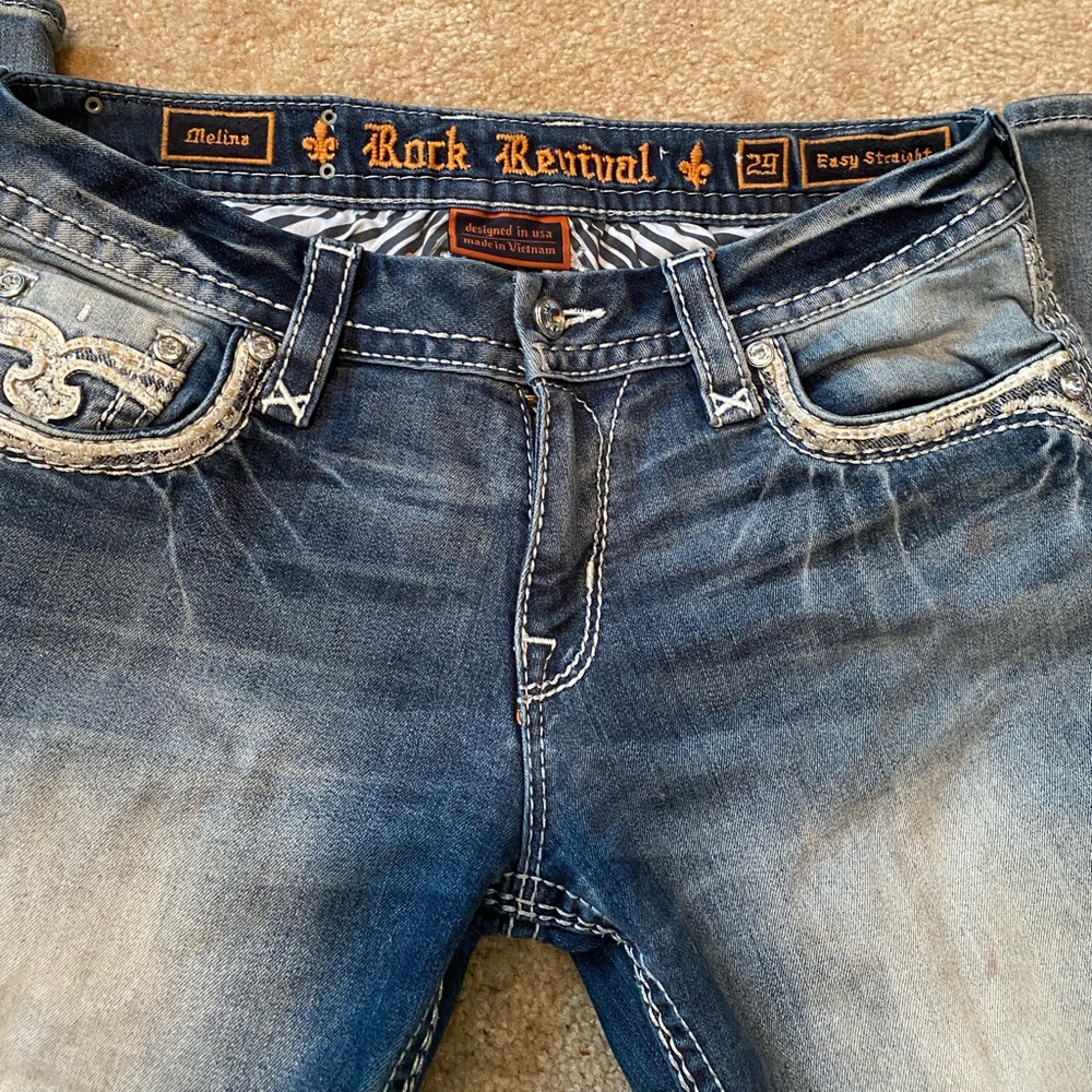 Women’s Rock Revival Jeans - Picture 4 of 10